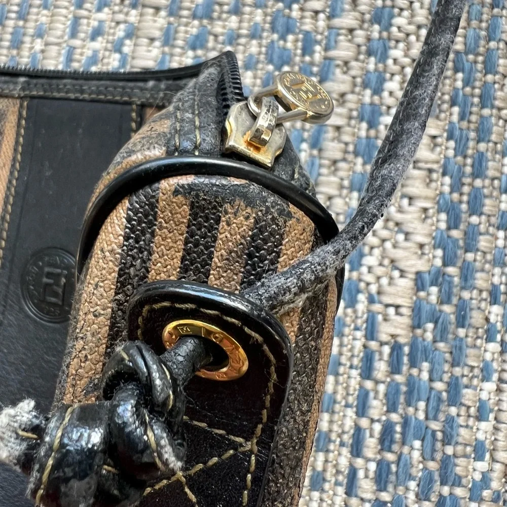 Vintage FENDI crossbody bag - Picture 3 of 5